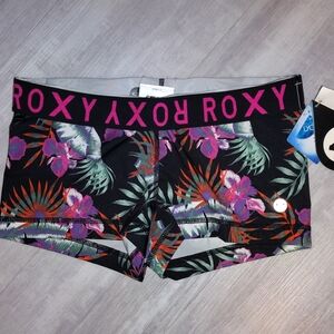Roxy Women's Floral Black Shorts